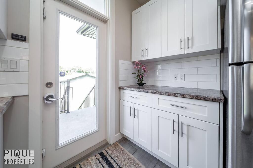Boho Vibes - Patio & Bbq - King Bed - Garage Parking Holiday home Edmonton