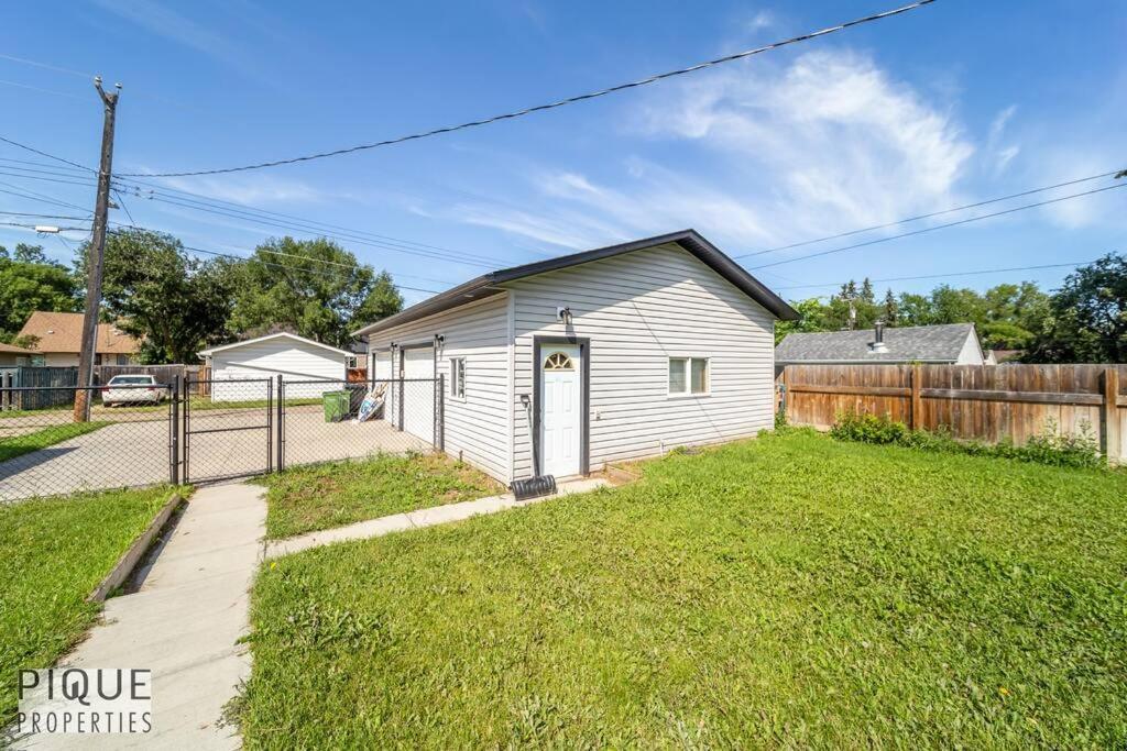 Boho Vibes - Patio & Bbq - King Bed - Garage Parking Holiday home *