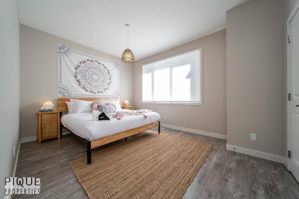 Boho Vibes - Patio & Bbq - King Bed - Garage Parking * Edmonton