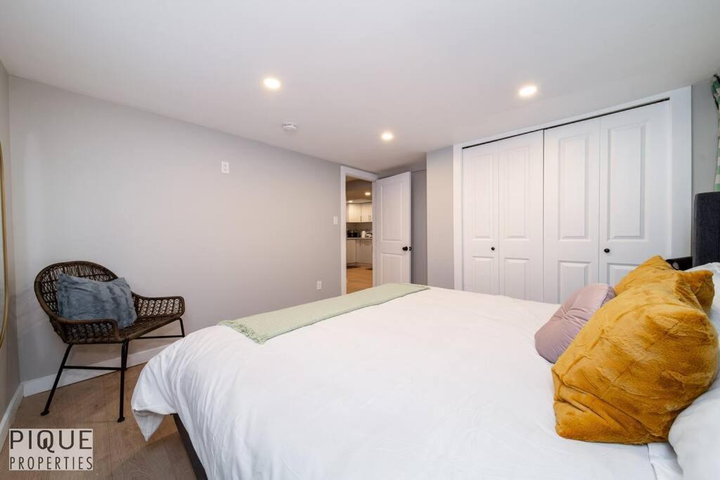 Apartment Modern Urban Escape -king Bed -pet Friendly - Free Parking & Netflix - Fast Wi-fi Edmonton