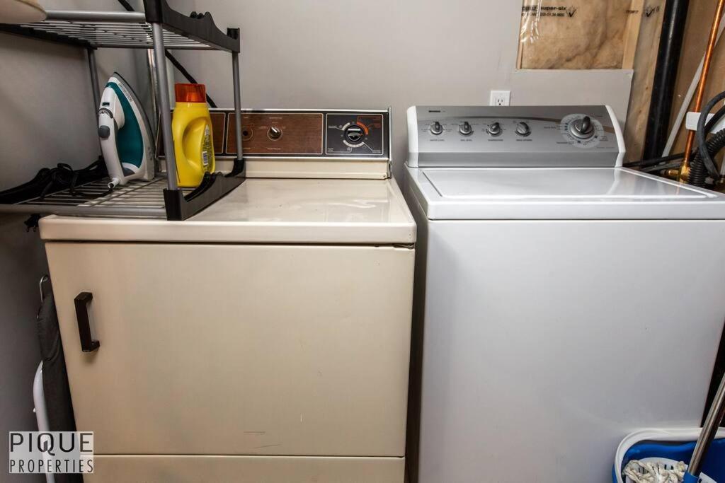 Apartment Modern Urban Escape -king Bed -pet Friendly - Free Parking & Netflix - Fast Wi-fi Edmonton