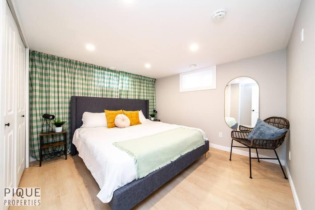 Apartment Modern Urban Escape -king Bed -pet Friendly - Free Parking & Netflix - Fast Wi-fi Edmonton