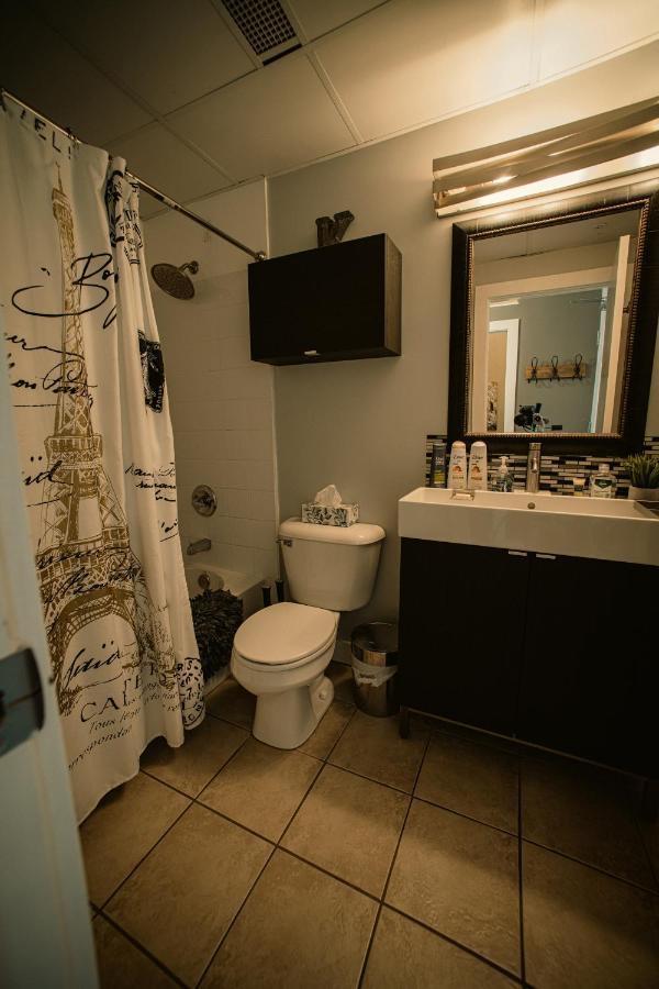 Apartment 2 Full Beds, Free Parking Underground Heated, Rogers Place, 1 Bedroom Downtown Edmonton