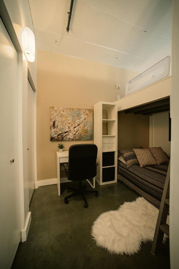 Apartment 2 Full Beds, Free Parking Underground Heated, Rogers Place, 1 Bedroom Downtown