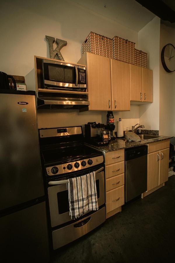 2 Full Beds, Free Parking Underground Heated, Rogers Place, 1 Bedroom Downtown * Edmonton