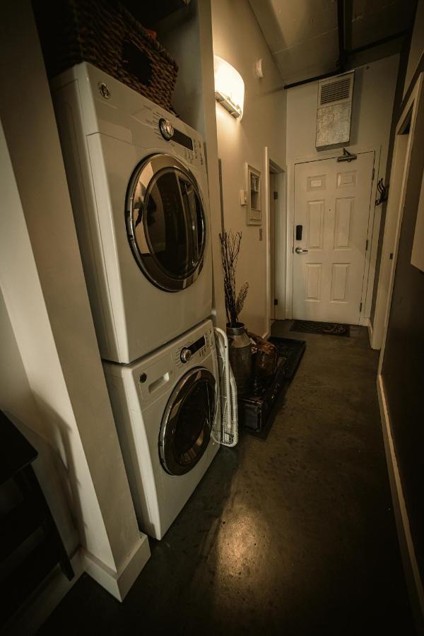 2 Full Beds, Free Parking Underground Heated, Rogers Place, 1 Bedroom Downtown *