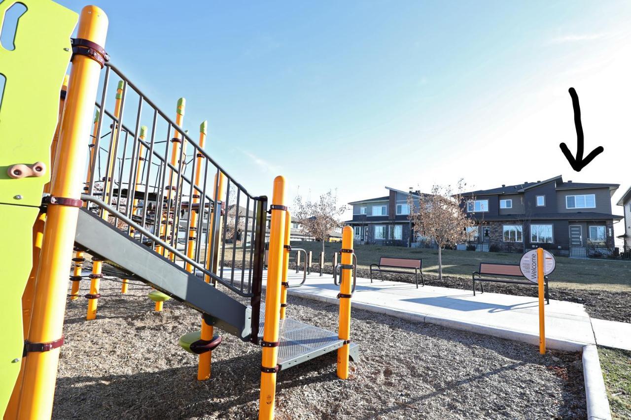 Three King Beds,central A/c,fireplace,park,disney+ * Edmonton