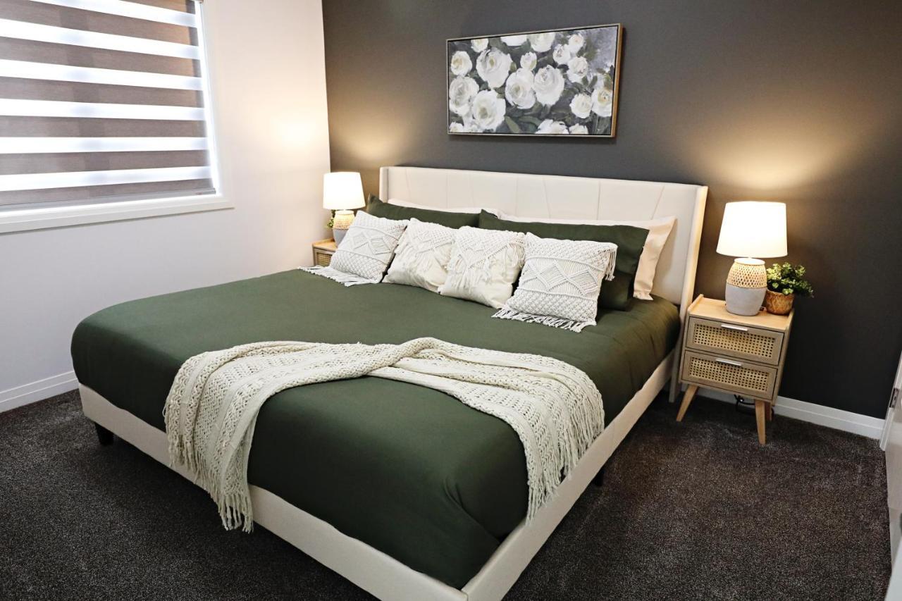 Three King Beds,central A/c,fireplace,park,disney+ Edmonton