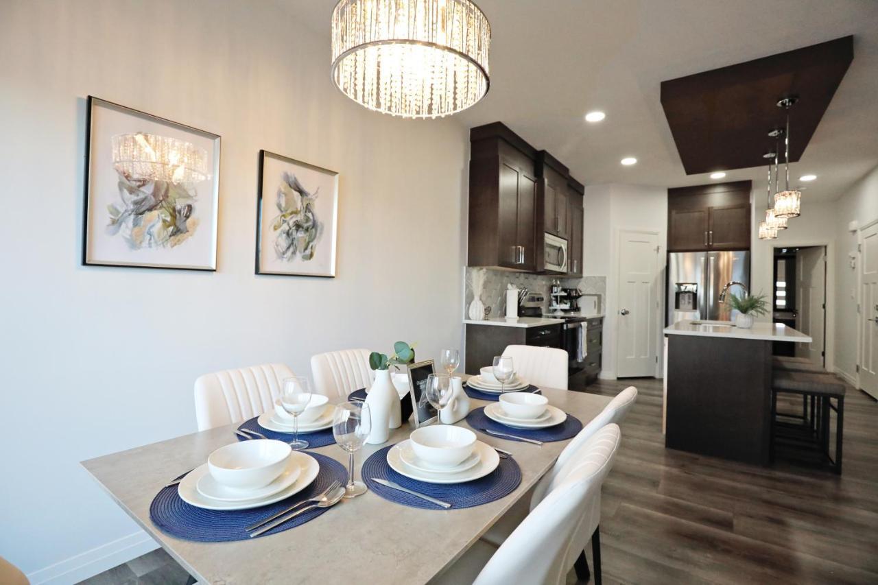 Three King Beds,central A/c,fireplace,park,disney+ Holiday home Edmonton