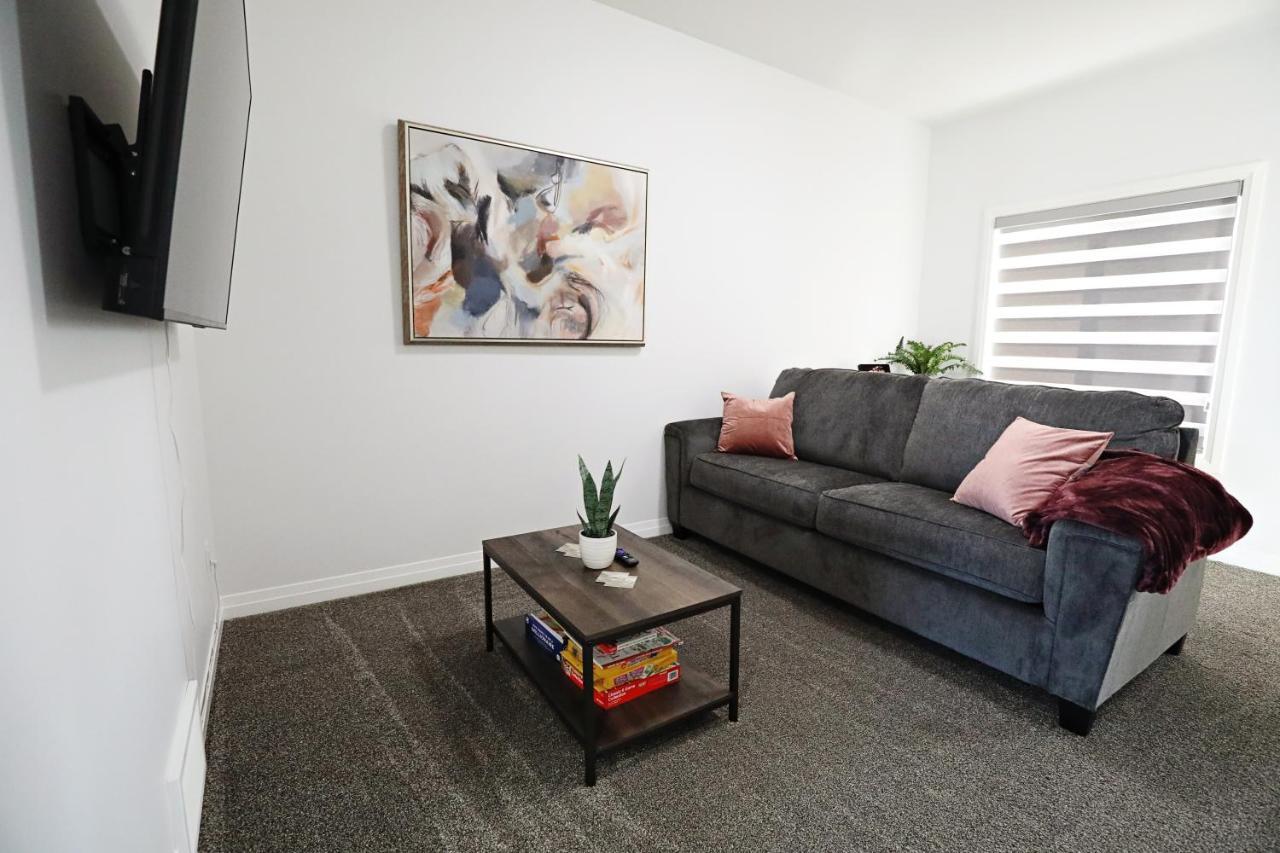 Three King Beds,central A/c,fireplace,park,disney+ * Edmonton