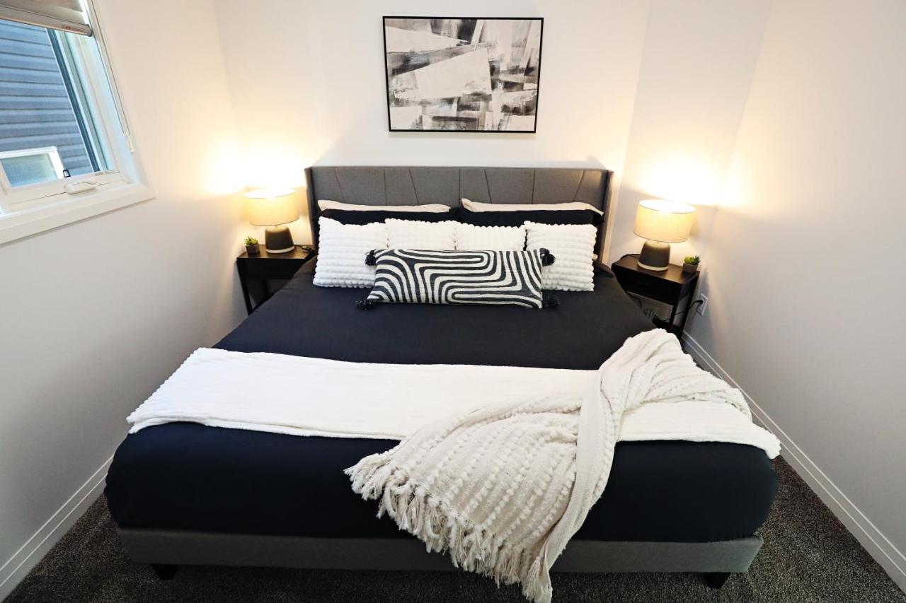 Holiday home Three King Beds,central A/c,fireplace,park,disney+ Edmonton