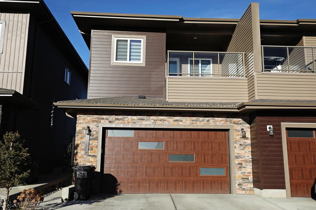 Three King Beds,central A/c,fireplace,park,disney+ * Edmonton