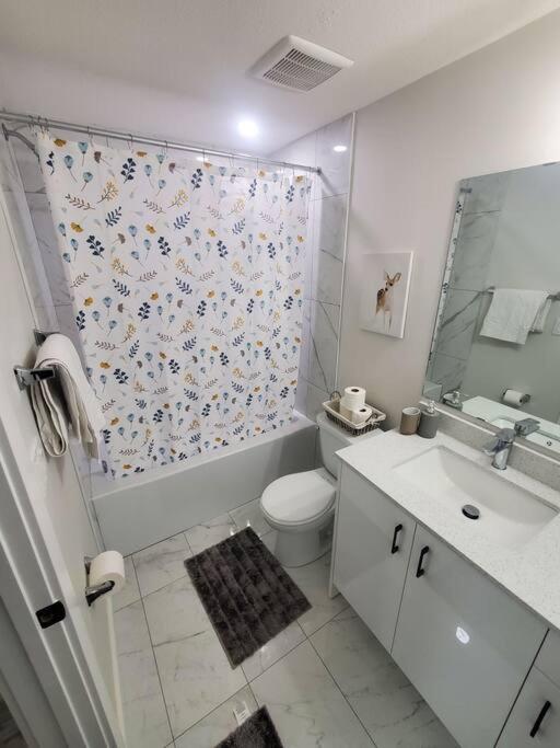 Family-friendly, Netflix, Cozy Comfy 2 Bed Basement Suite,sleeps 5 Edmonton