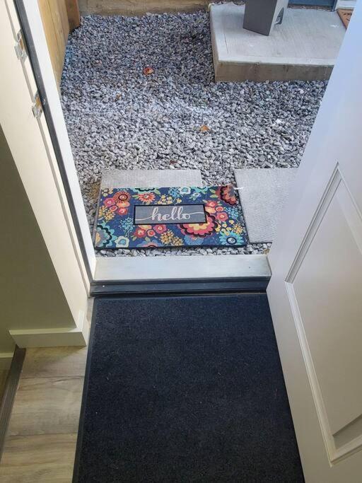 Family-friendly, Netflix, Cozy Comfy 2 Bed Basement Suite,sleeps 5 Edmonton