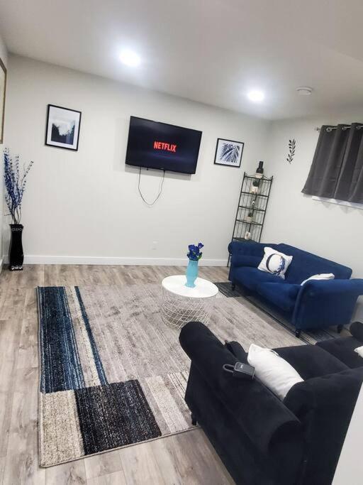 Apartment Family-friendly, Netflix, Cozy Comfy 2 Bed Basement Suite,sleeps 5 *