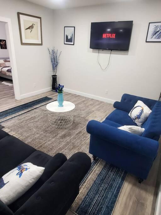 Apartment Family-friendly, Netflix, Cozy Comfy 2 Bed Basement Suite,sleeps 5 *