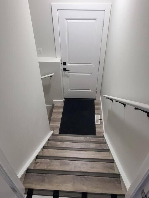 Apartment Family-friendly, Netflix, Cozy Comfy 2 Bed Basement Suite,sleeps 5 Edmonton