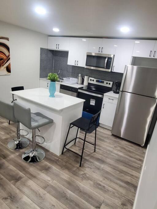 Apartment Family-friendly, Netflix, Cozy Comfy 2 Bed Basement Suite,sleeps 5 Edmonton