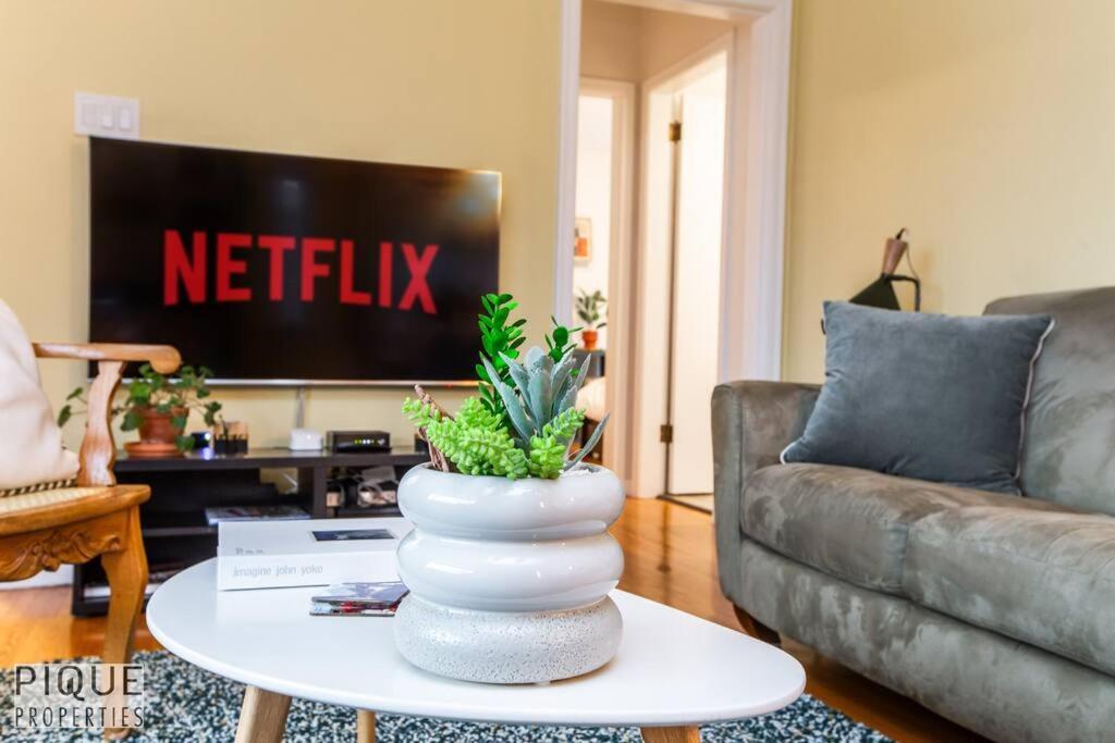 Casa Leblanc - Latin Vibes - Sleep 8 - Netflix - Long Term Edmonton