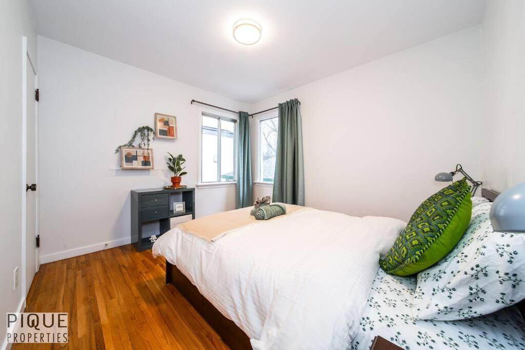 Casa Leblanc - Latin Vibes - Sleep 8 - Netflix - Long Term * Edmonton