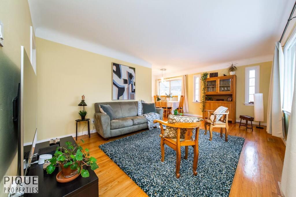 Casa Leblanc - Latin Vibes - Sleep 8 - Netflix - Long Term Apartment *