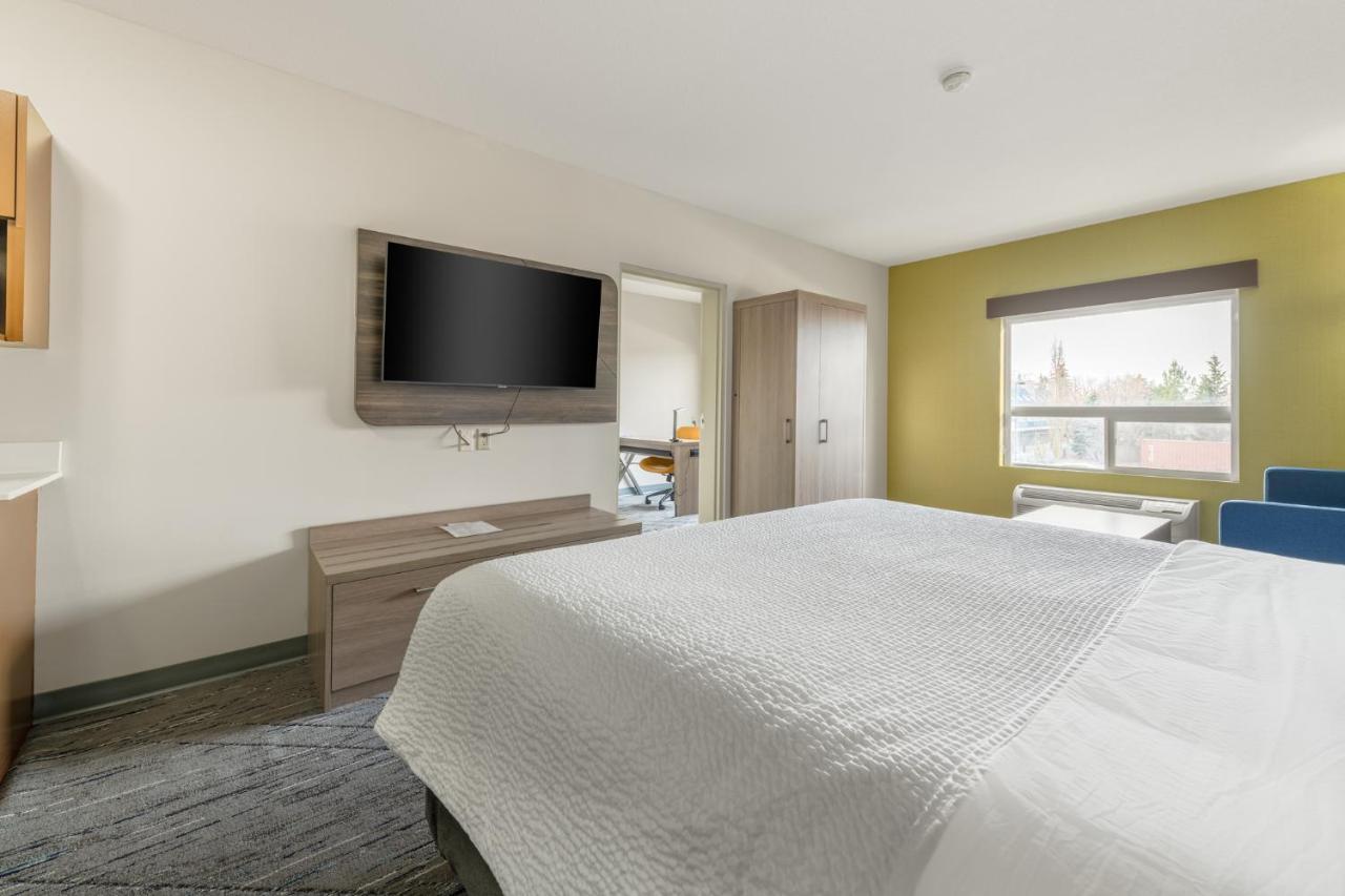 Hotel Express & Suites-edmonton South By Ihg 3*