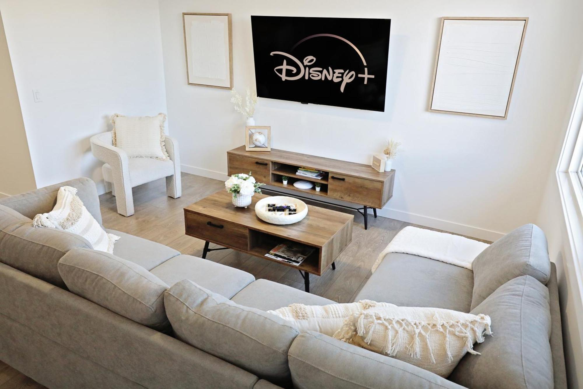 Boho Retreat With King Beds, Golf, Disney+, Near Wem Holiday home *