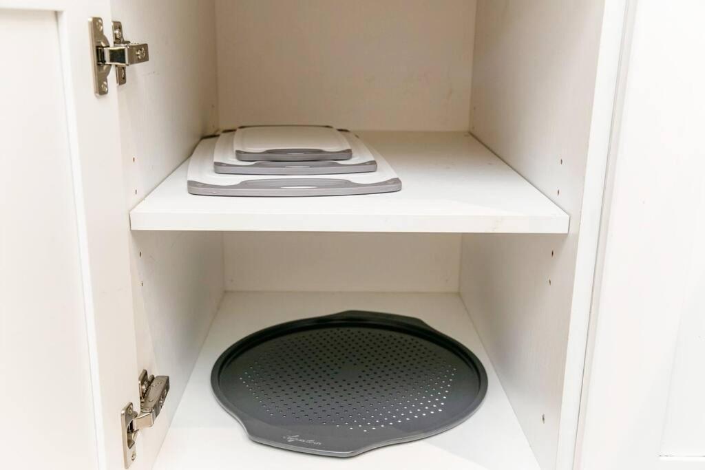 Bright Spacious - King Bed - Long -wifi Apartment Edmonton
