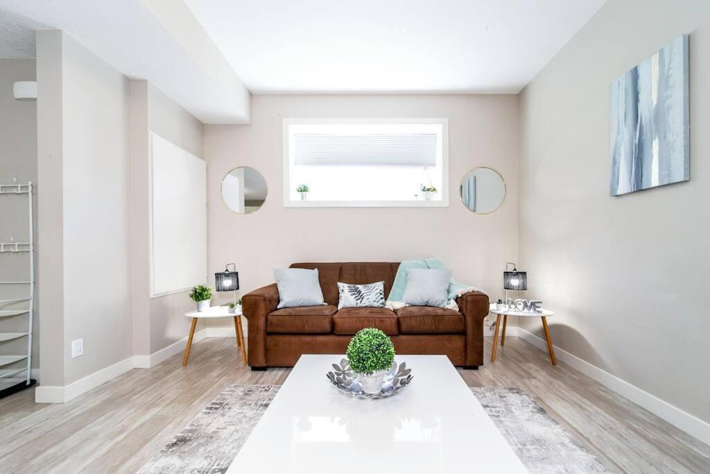 Bright Spacious - King Bed - Long -wifi Apartment