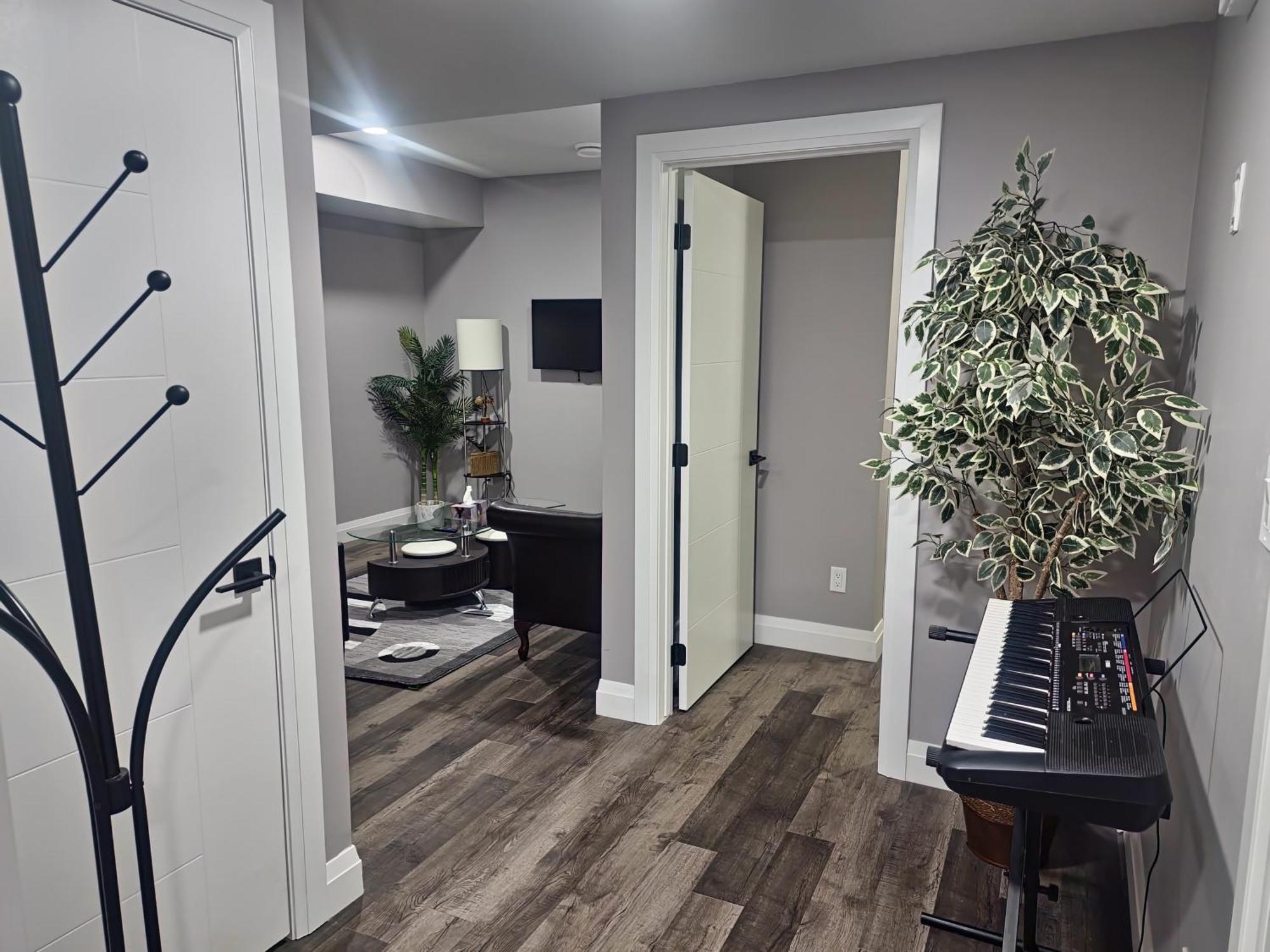 Cozy Basement - Private Entrance - Free Netflix Edmonton