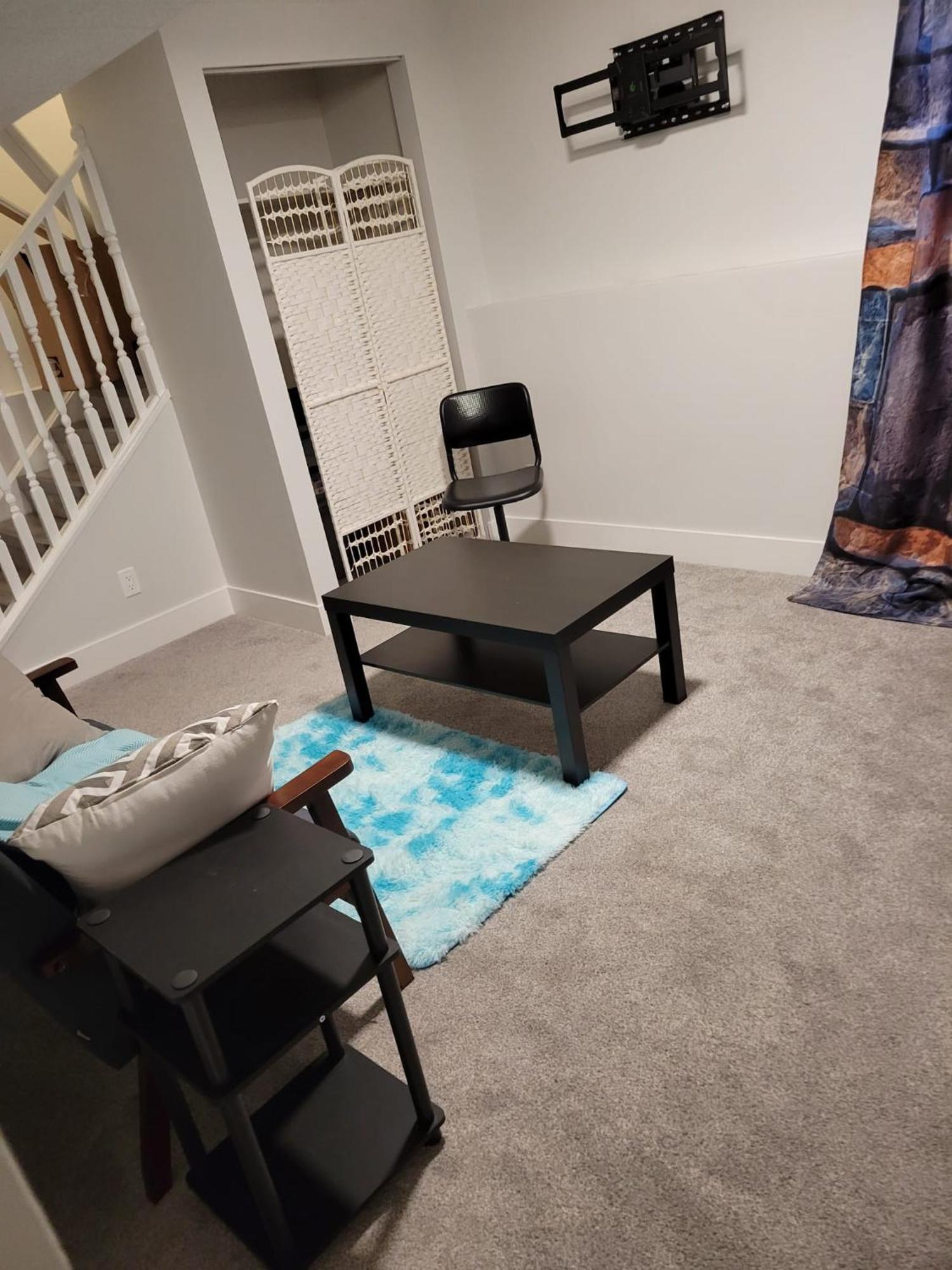 Homestay Furnished Room-5 Close To U Of A In - With Shared Spaces