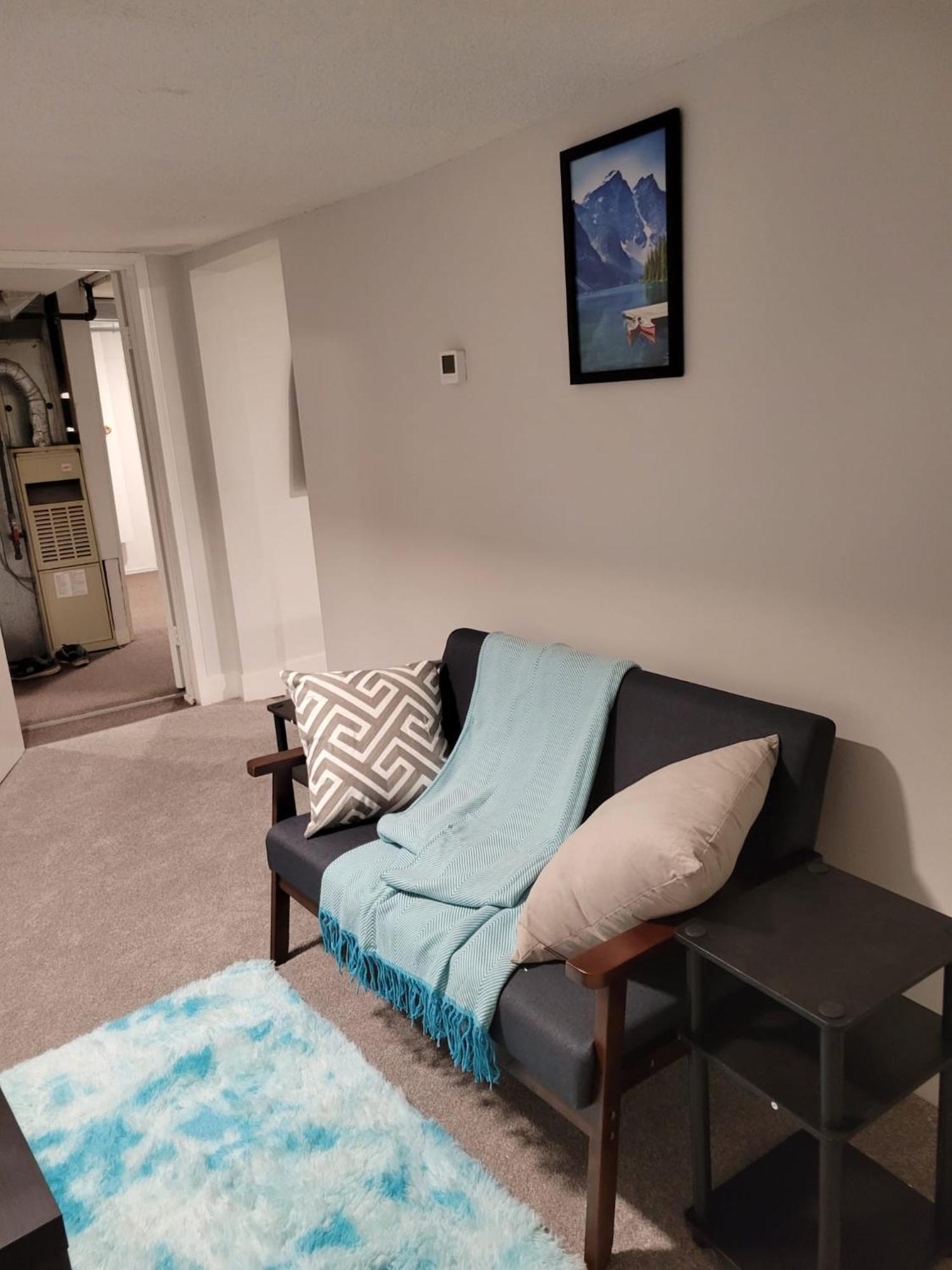 Furnished Room-5 Close To U Of A In - With Shared Spaces Homestay Edmonton