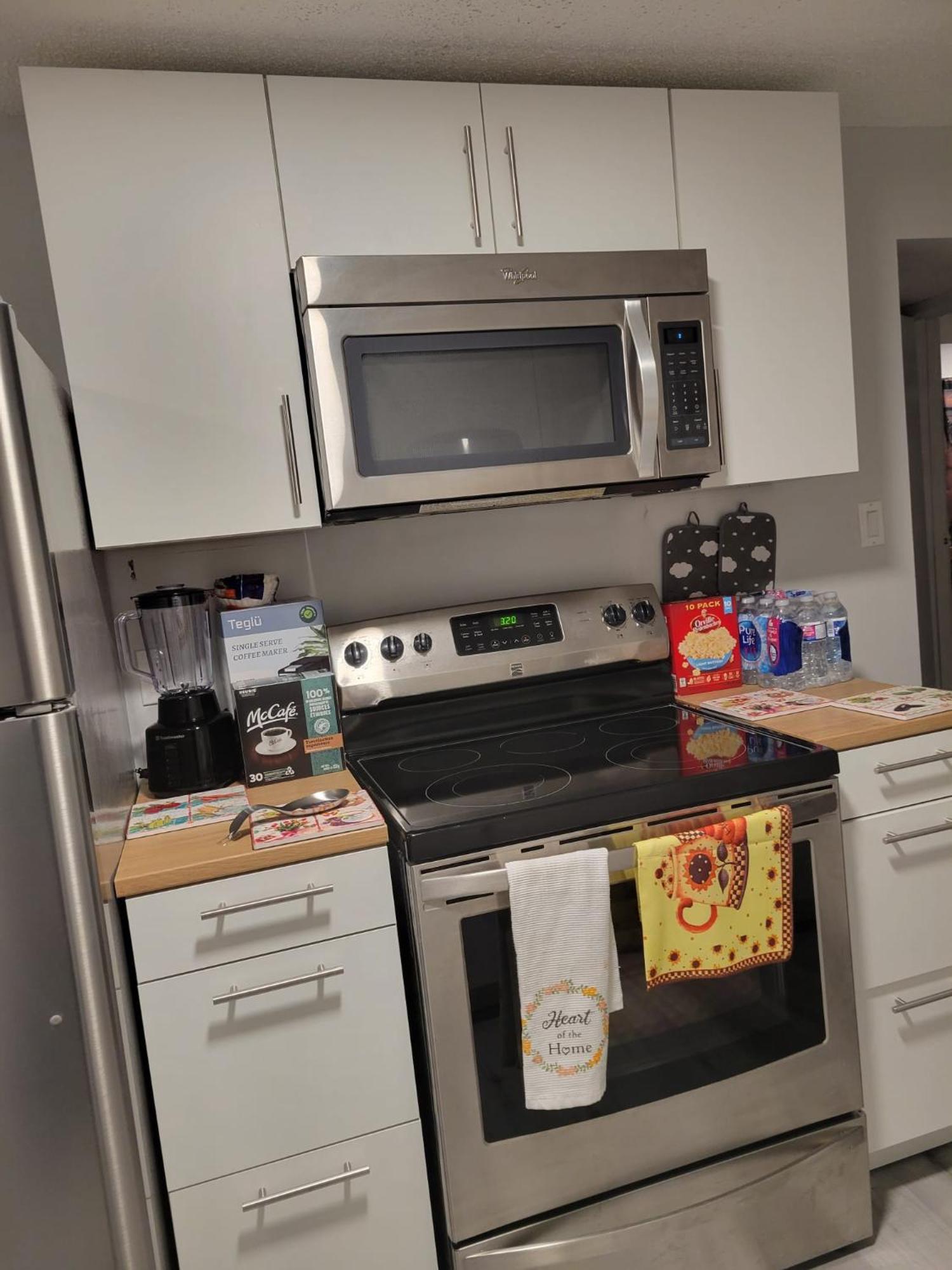 Furnished Room-5 Close To U Of A In - With Shared Spaces