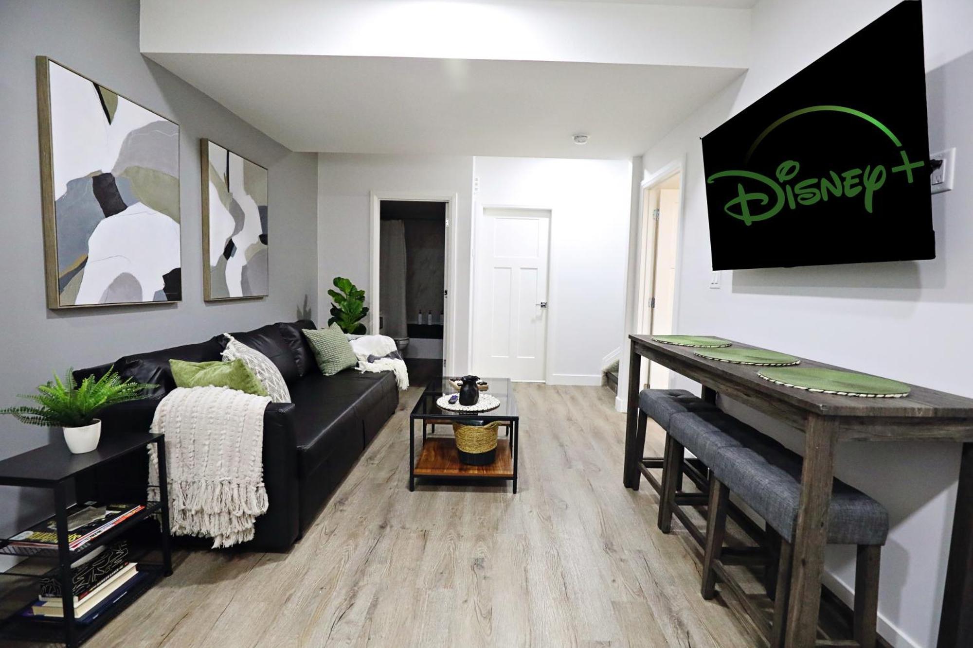 Queen Bed,near Airport,kids Playground,disney+ * Edmonton