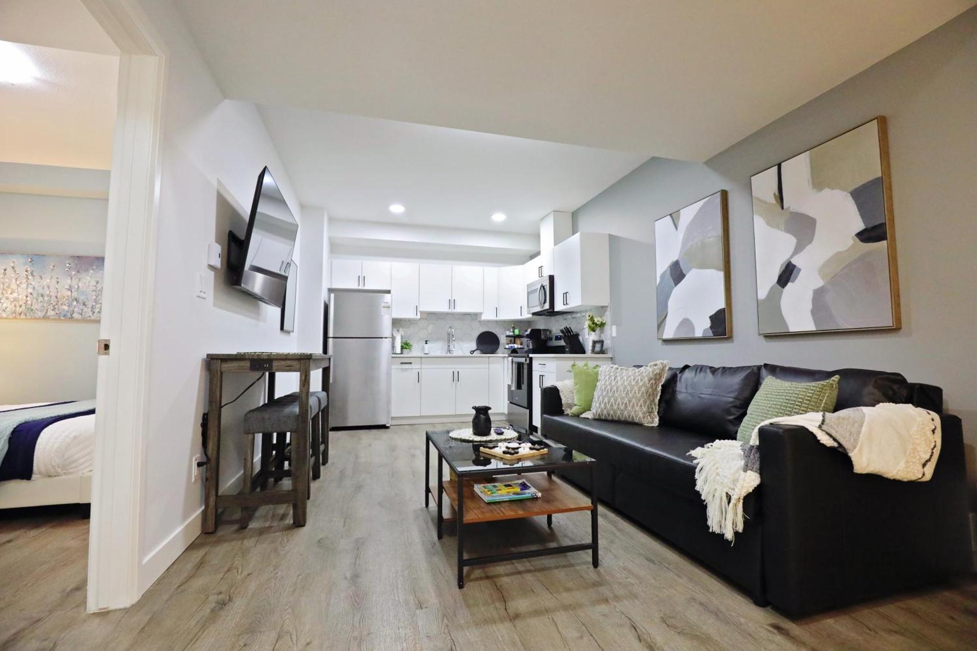 Queen Bed,near Airport,kids Playground,disney+ * Edmonton