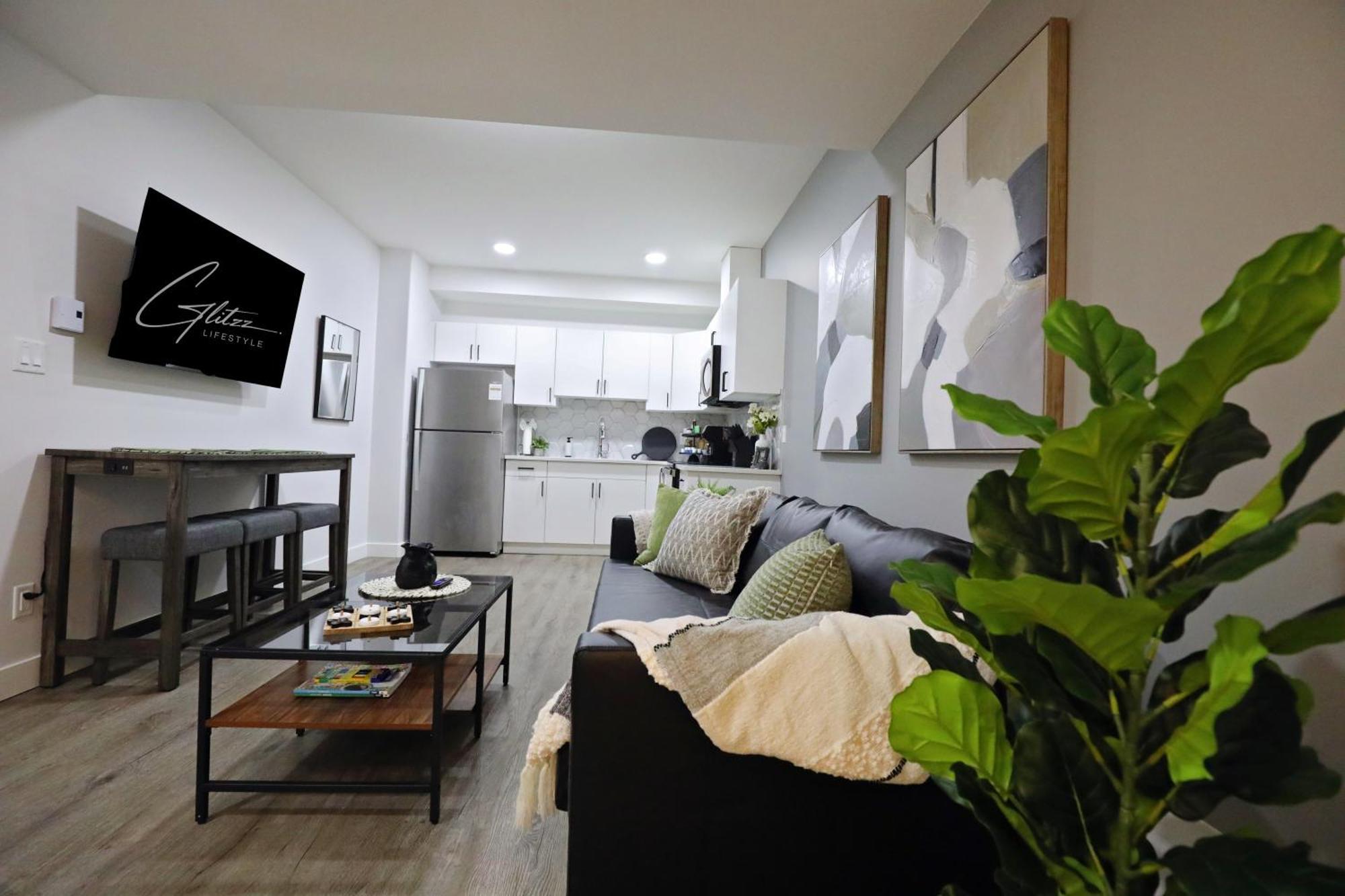 Queen Bed,near Airport,kids Playground,disney+