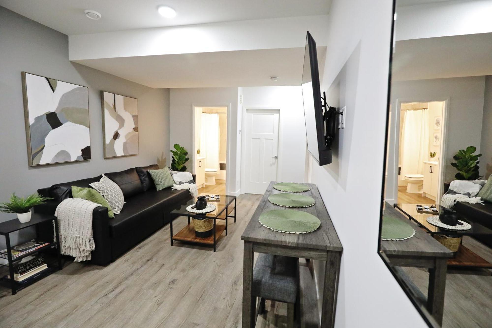 Queen Bed,near Airport,kids Playground,disney+ * Edmonton