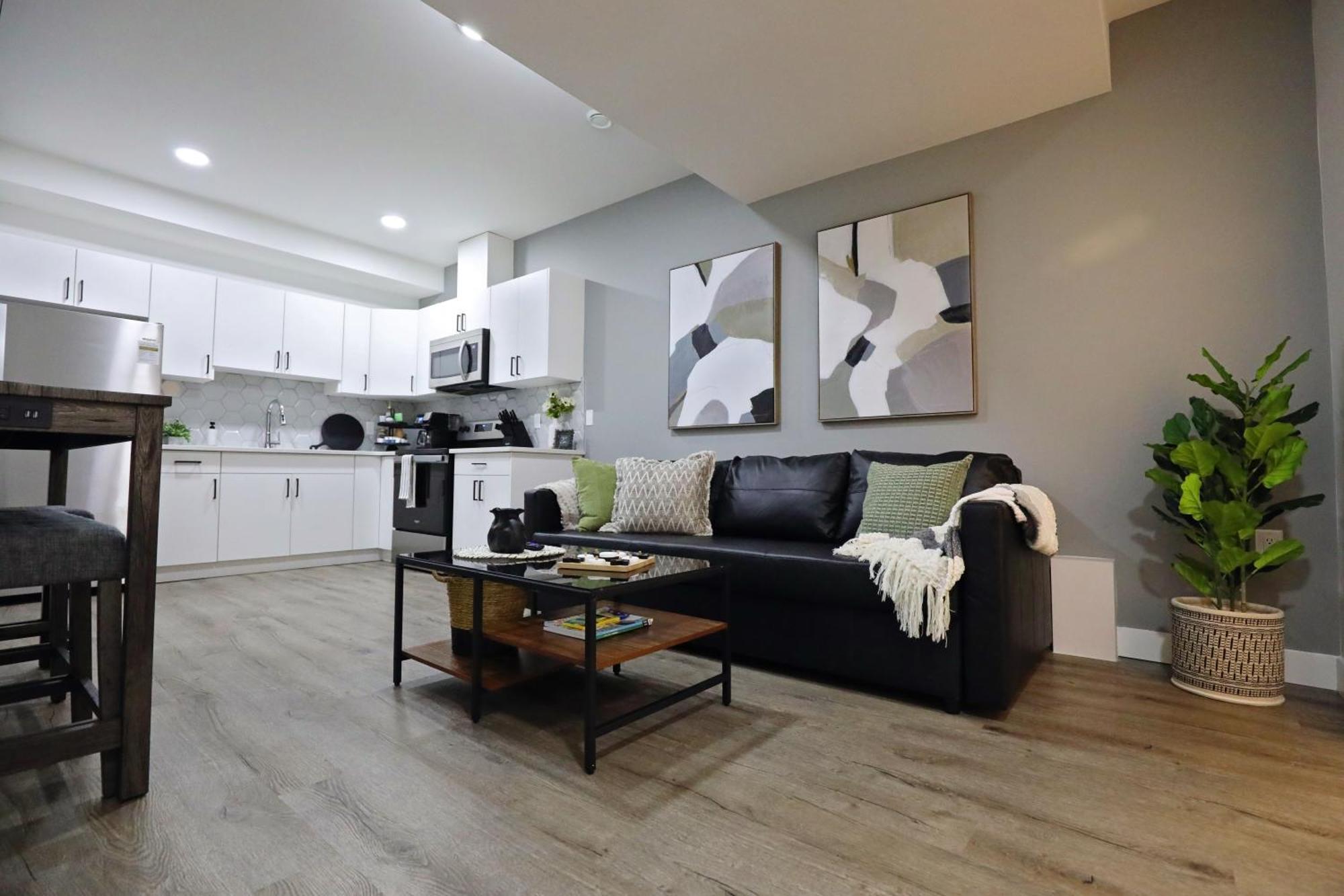 Queen Bed,near Airport,kids Playground,disney+