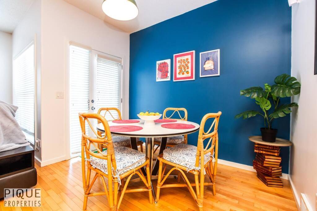 The Obsolete - King Bed - Fireplace - Pet Friendly * Edmonton