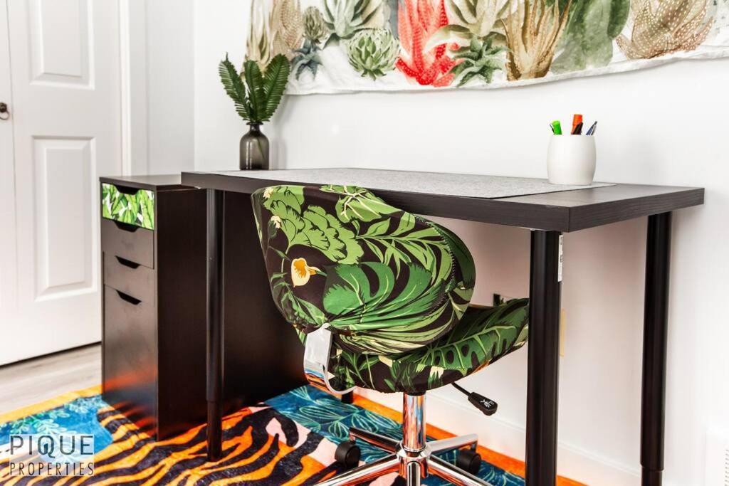 The Obsolete - King Bed - Fireplace - Pet Friendly