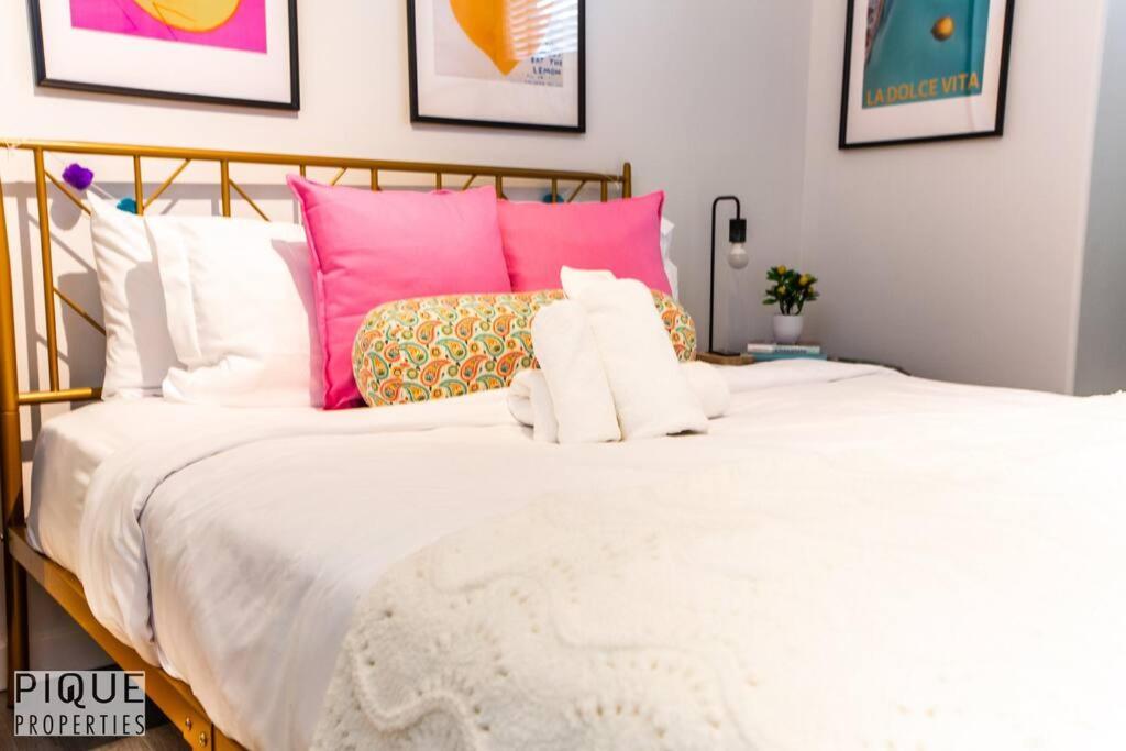 The Obsolete - King Bed - Fireplace - Pet Friendly