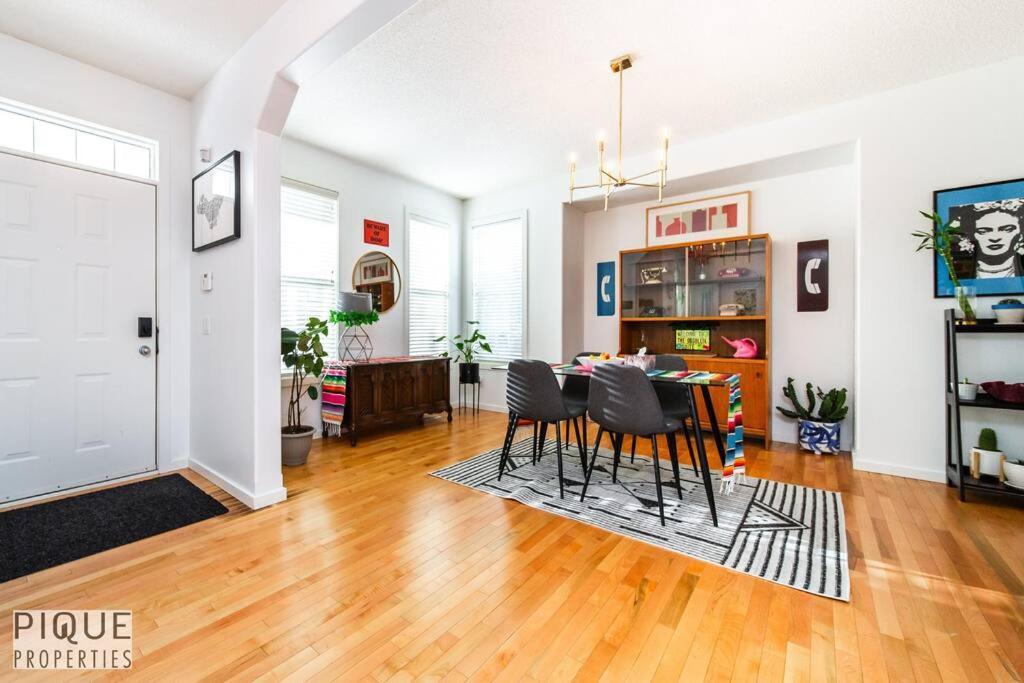 The Obsolete - King Bed - Fireplace - Pet Friendly * Edmonton