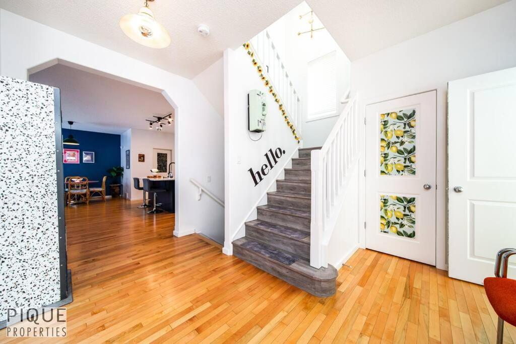 The Obsolete - King Bed - Fireplace - Pet Friendly Edmonton