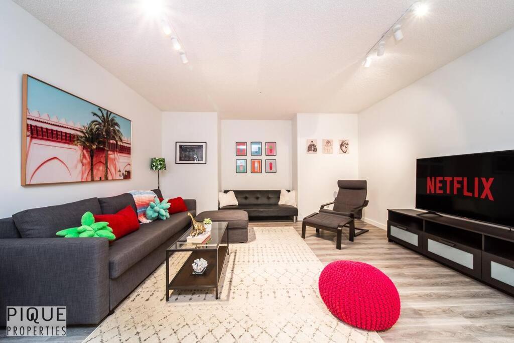 Apartment The Obsolete - King Bed - Fireplace - Pet Friendly Edmonton