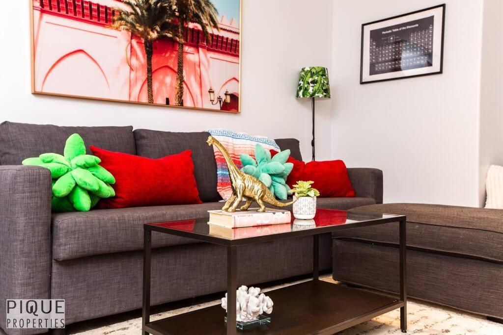 Apartment The Obsolete - King Bed - Fireplace - Pet Friendly