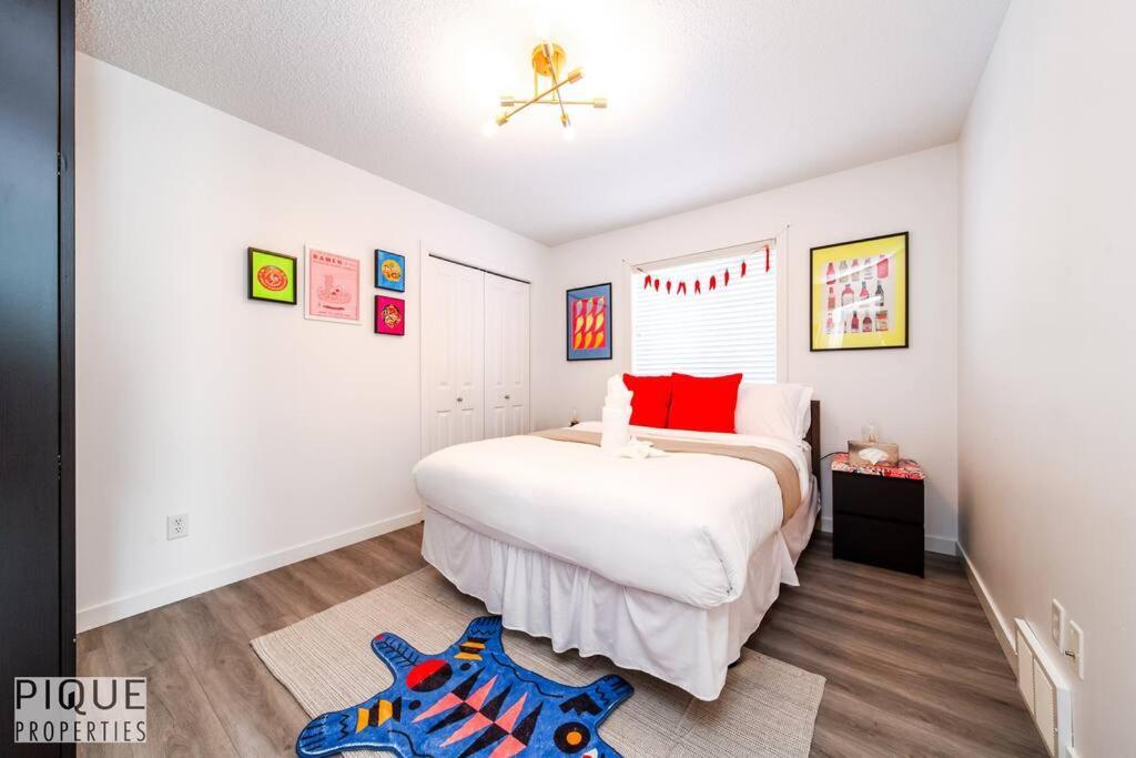 The Obsolete - King Bed - Fireplace - Pet Friendly