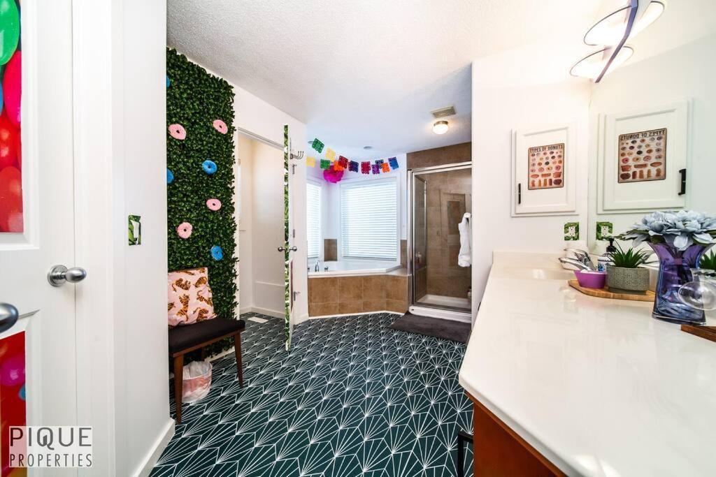 Apartment The Obsolete - King Bed - Fireplace - Pet Friendly *