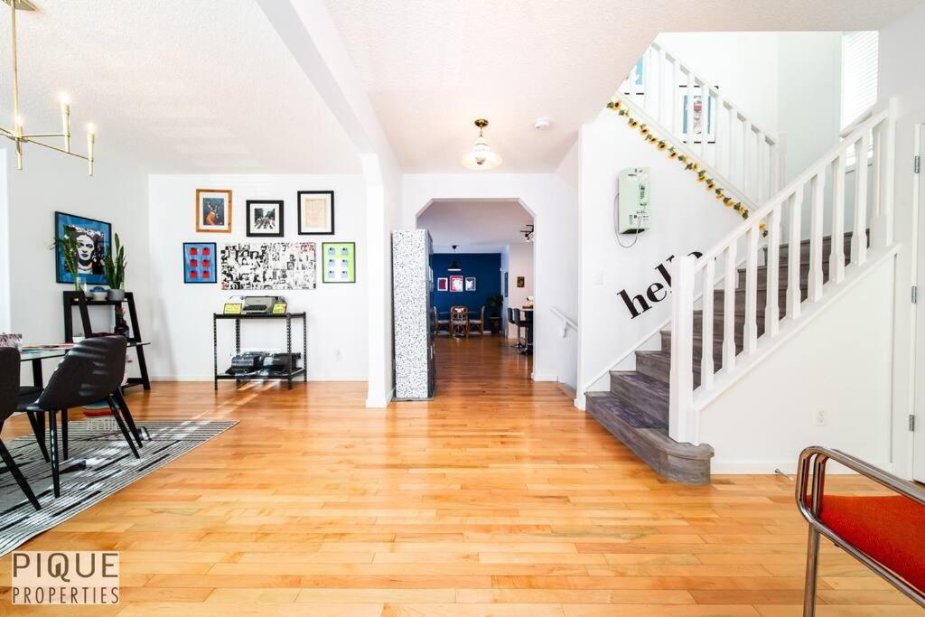 Apartment The Obsolete - King Bed - Fireplace - Pet Friendly Edmonton