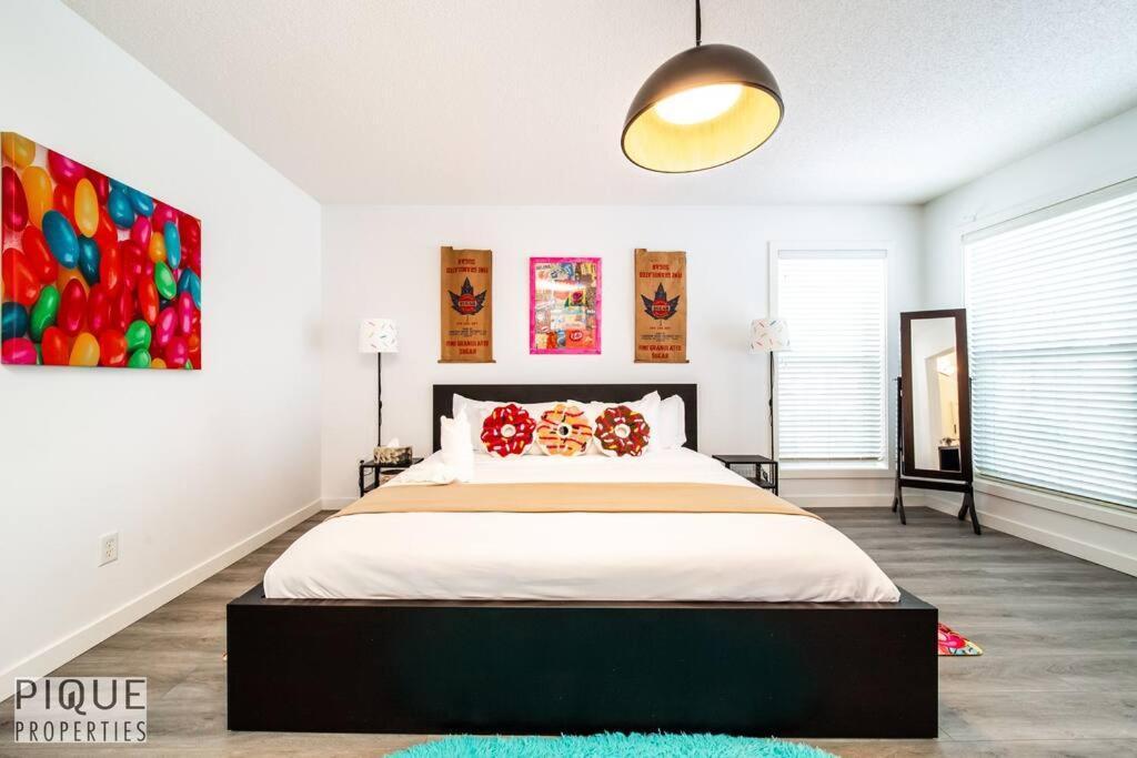 The Obsolete - King Bed - Fireplace - Pet Friendly * Edmonton