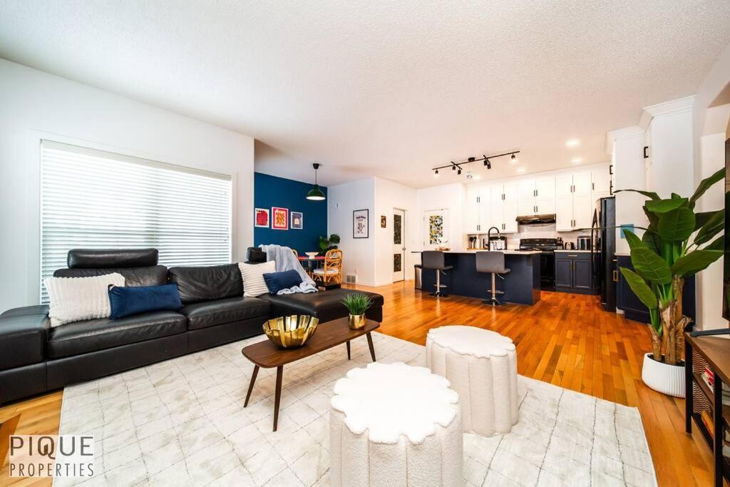 Apartment The Obsolete - King Bed - Fireplace - Pet Friendly